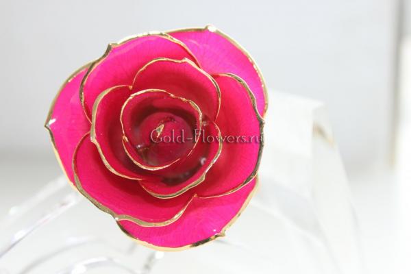 WWW.GOLD-FLOWERS.RU Подарок ручной работы любимой девушке - он приведет в неизменный восторг. Такой подарок докажет что вы неординарный человек и способны на чудеса, делать красивые и дорогие подарки. Роза смотрится очень естественно и богато.
